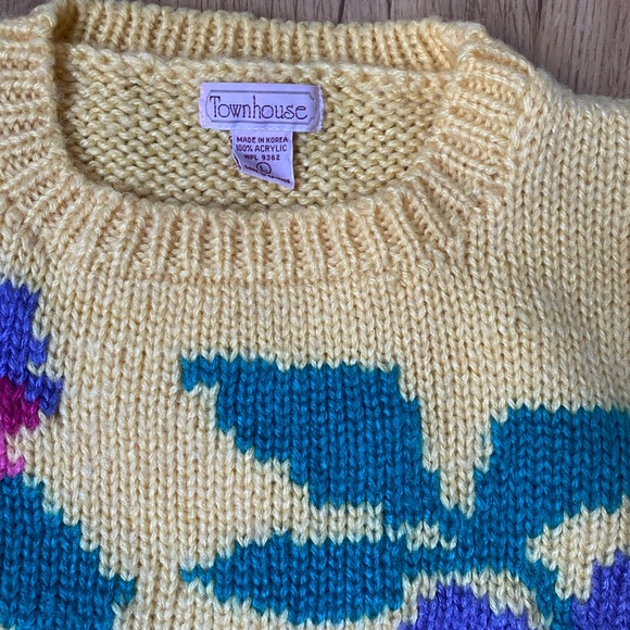 SOLD🌼Vintage graphic floral knit - Picture 2 of 5